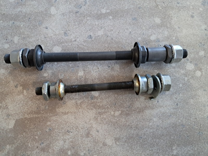 Άξονας τροχού (εμπρός-πίσω)