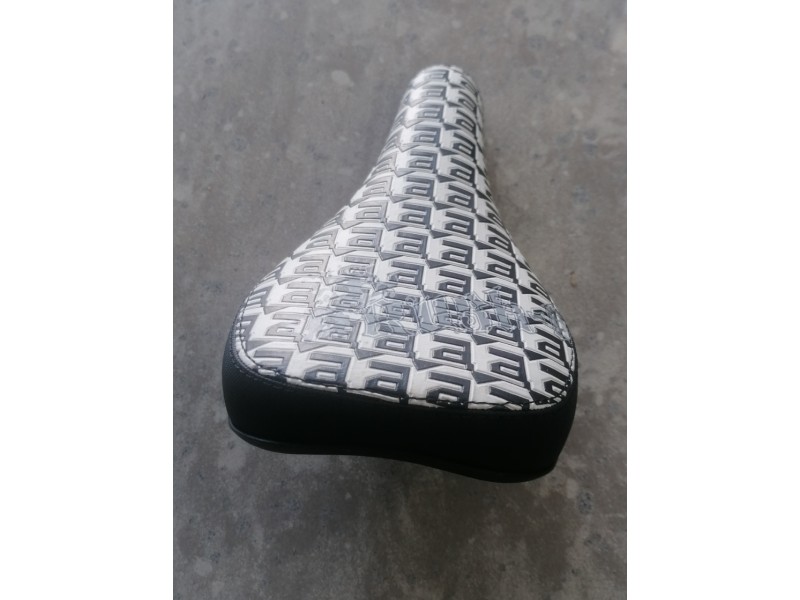 Σέλλα ΒΜΧ άσπρο-μαύρο